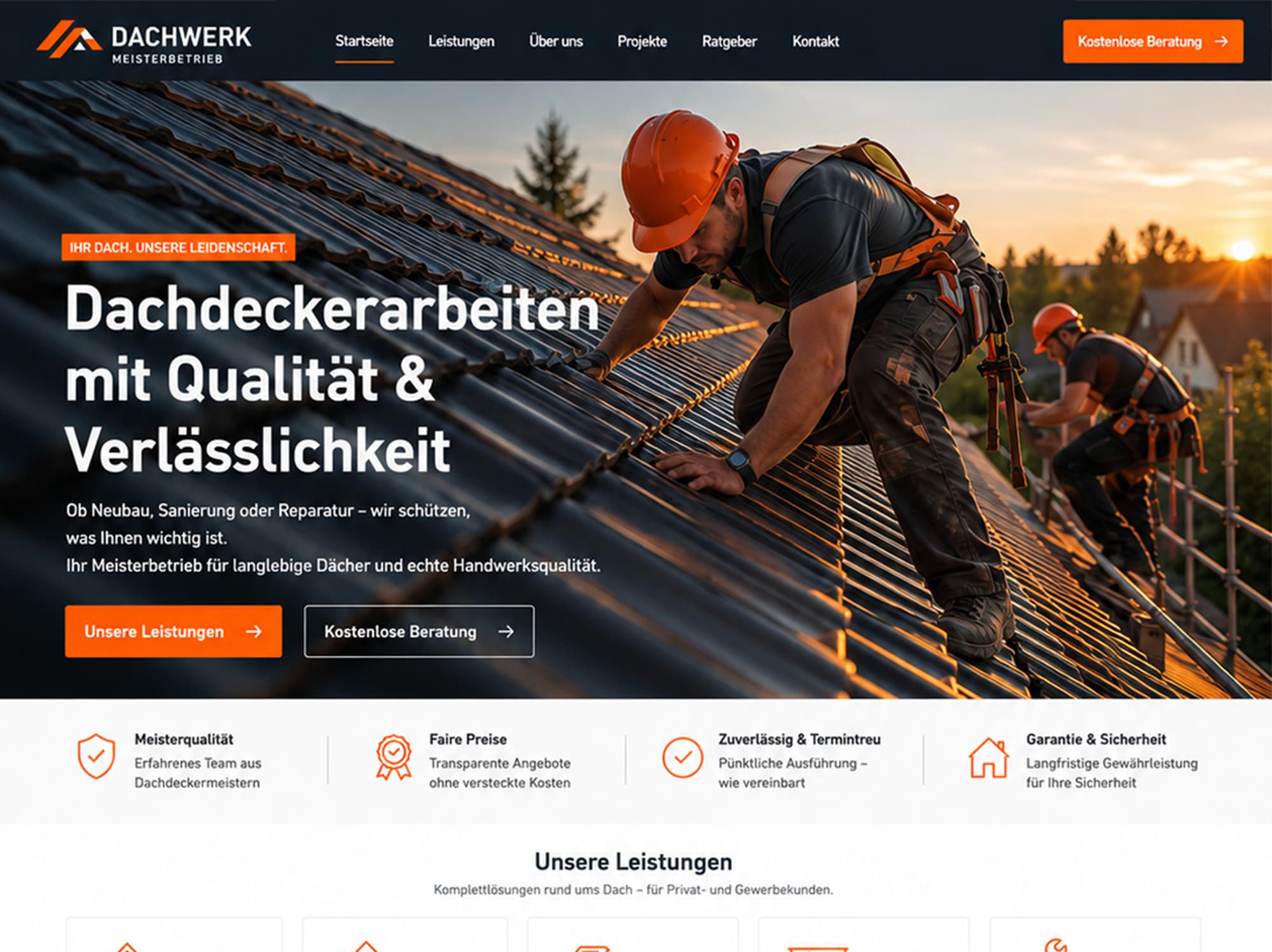 Person plant die klare Struktur einer Website mit Notizen und Laptop