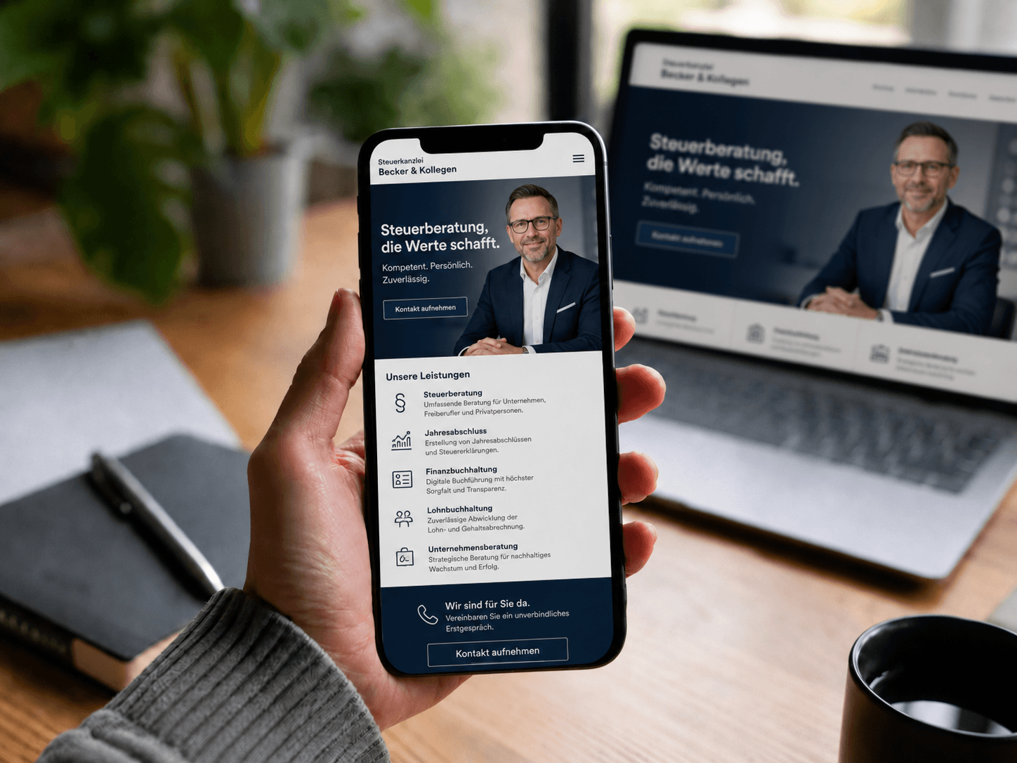 Moderne mobile Website auf einem Smartphone in hochwertiger Umgebung